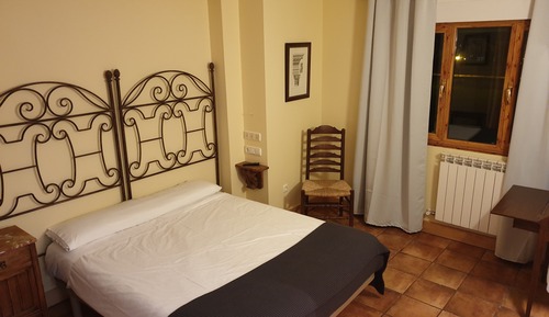 Habitación con 1 cama doble o 2 individuales, vistas a la montaña