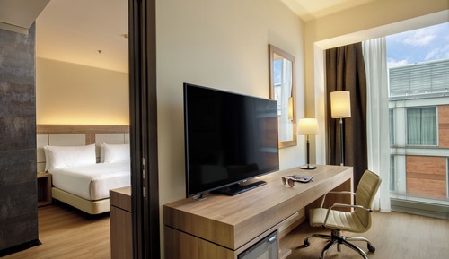 Suite estándar, varias camas (with Separate Lounge Area)