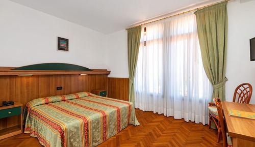 Habitación estándar con 1 cama doble o 2 individuales