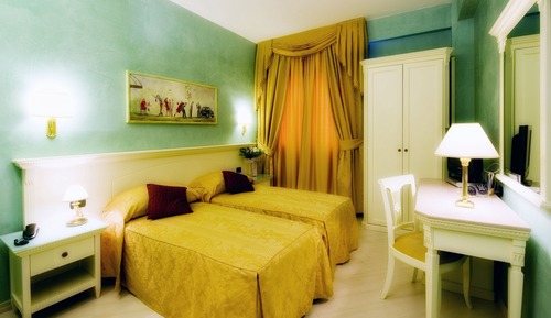 Habitación clásica con 2 camas individuales