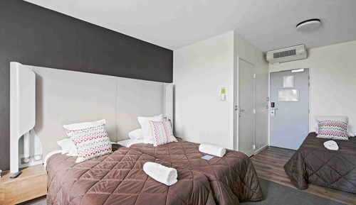 Next Generation, Habitación, 3 camas individuales