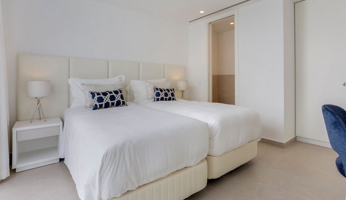 3 Bedrooms Terrace