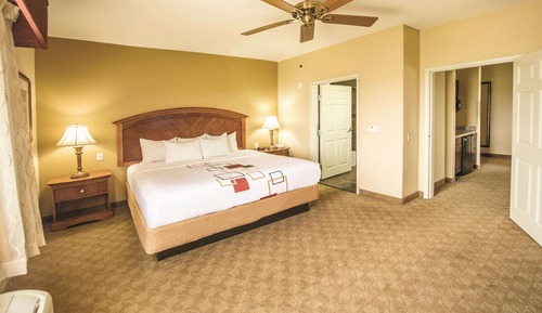 Suite, 1 cama de matrimonio grande, vistas al lago (2nd Floor King)