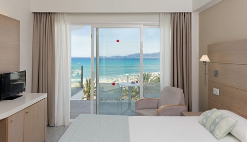 Habitación doble, balcón, vistas parciales al mar