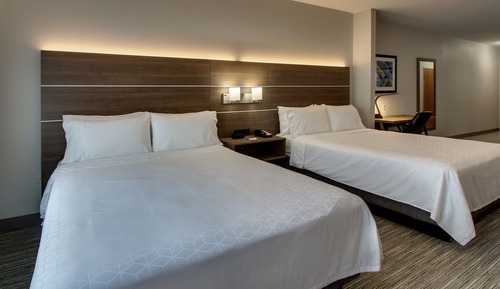 Suite, 2 camas de matrimonio, no fumadores (Comms Accessible. Roll-In Shower)