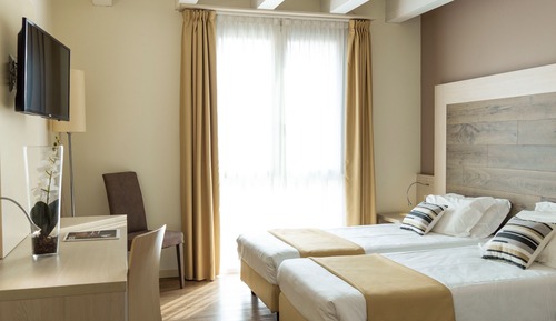 Habitación superior con 1 cama doble o 2 individuales