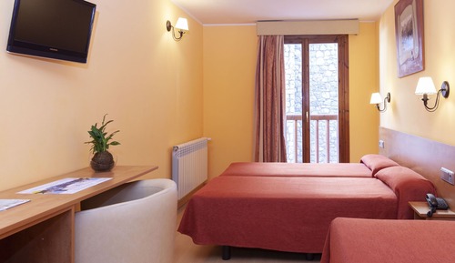 Habitación triple familiar (Access indoor pool)
