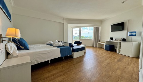 Suite junior, balcón (2 Adults)