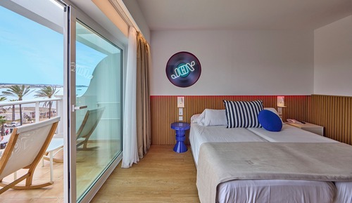 Habitación doble, balcón, vistas parciales al mar