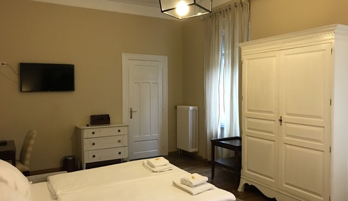 Habitación cuádruple Confort, 1 cama de matrimonio con sofá cama, en edificio anexo