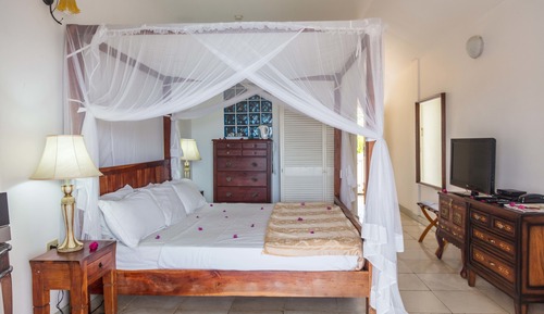 Bay Room