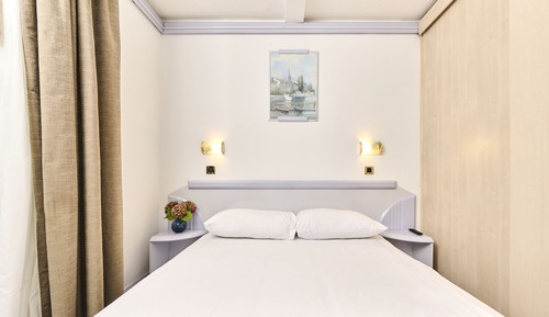 Economy room with french bed, Park side - Single use