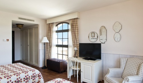 Habitación Estándar, 2 adultos (entradas incluidas Port Aventura y 1 entrada Ferrari Land)