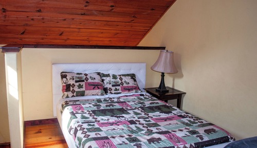 Cottage with King Bed 