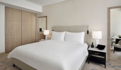 Habitación Grand, 1 cama de matrimonio grande con sofá cama, vistas al puerto deportivo