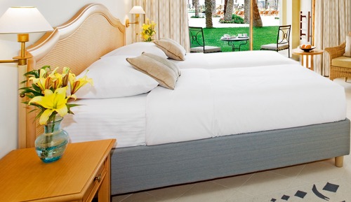 Habitación clásica con 2 camas individuales, 1 cama individual