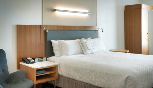 Estudio, 1 cama de matrimonio grande con sofá cama (Mobility/Hearing Access, Roll-In Shwr)