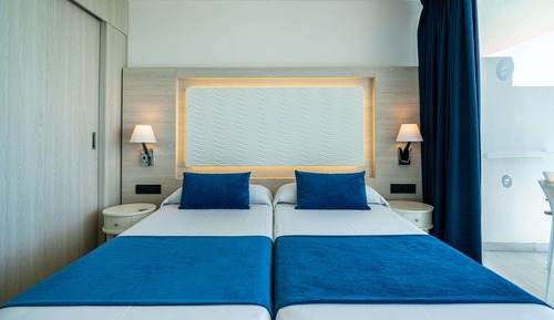 Suite junior, balcón, vistas al mar (2+2)