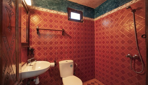 Habitación estándar con 1 cama doble o 2 individuales, baño privado
