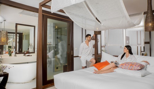 Qualia Jacuzzi Pool Villa