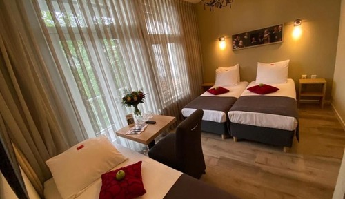Habitación triple, 3 camas individuales, balcón