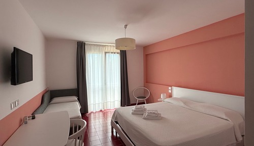Habitación triple superior, vistas al mar