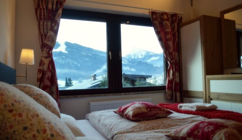 Habitación tradicional con 1 cama doble o 2 individuales, vistas a la montaña