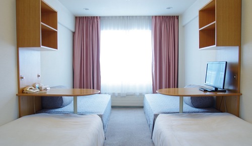 Habitación económica, no fumadores, baño compartido (No wifi, No Elavator)