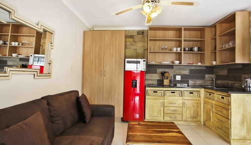 Habitación (Number 5)