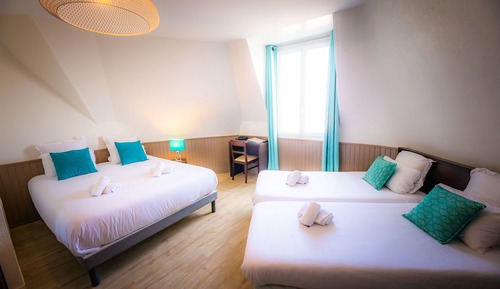 Habitación cuádruple clásica, varias camas, vistas al mar, junto a la playa