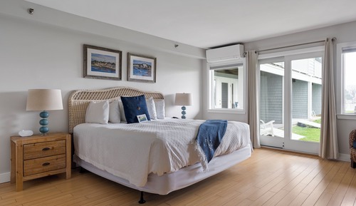 Suite (Portside King with Two Sofa's)
