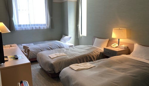 Habitación triple, varias camas