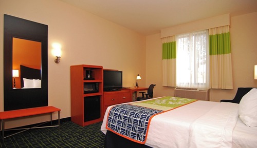 Habitación, 1 cama de matrimonio grande (Mobility/Hearing Accessible, Tub)
