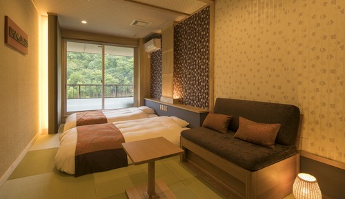 Japanese Style Room,6 Tatami Mats:15 Minutes from Itami Airport by Taxi, Tatoo may not be allowed.