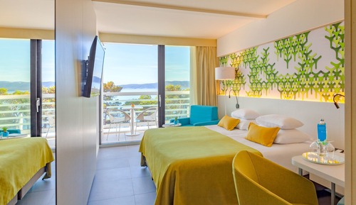 Habitación doble superior, balcón, mirando al mar
