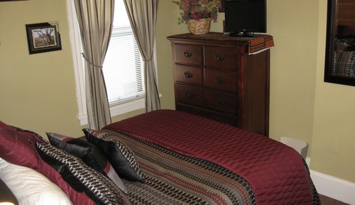 Queen Room with Private Bath with shower