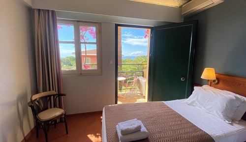 Habitación triple, vistas al jardín