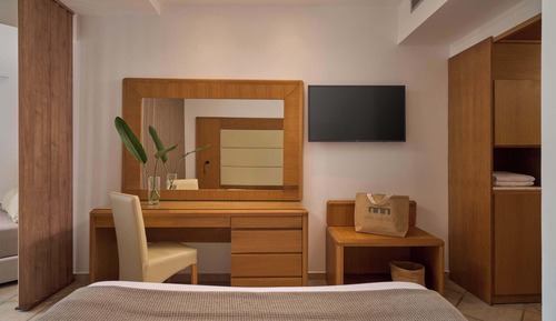 Habitación familiar, vistas parciales al mar