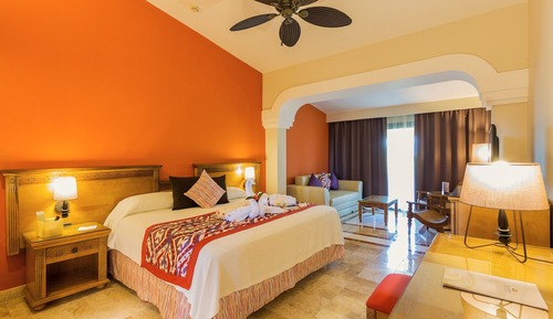 Junior Suite Poolside