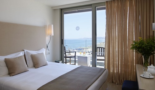 Habitación, vistas parciales al mar