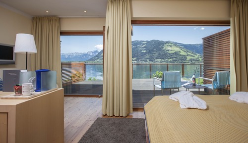 Habitación superior con 1 cama doble o 2 individuales, balcón, vistas al lago (Seeparadies)