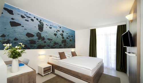 Habitación estándar doble, balcón, vistas parciales al mar