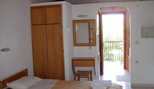 Estudio, vistas al jardín