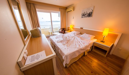 Habitación triple, vistas al mar