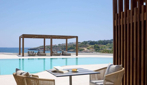Open Plan Suite with Sharing Pool & Private Sauna
