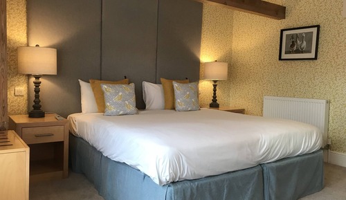Habitación superior con 1 cama doble o 2 individuales