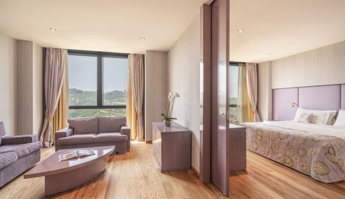 Suite (Silver)