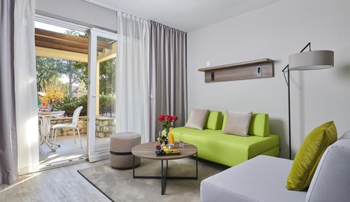 Superior room with balcony, Pool side - Family