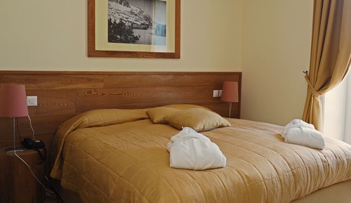 Habitación clásica con 1 cama doble o 2 individuales, en edificio anexo (Club House)