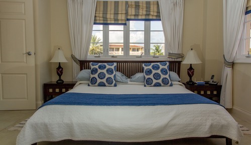 Apartamento estándar, 1 cama de matrimonio grande, 2 baños, vistas parciales al mar